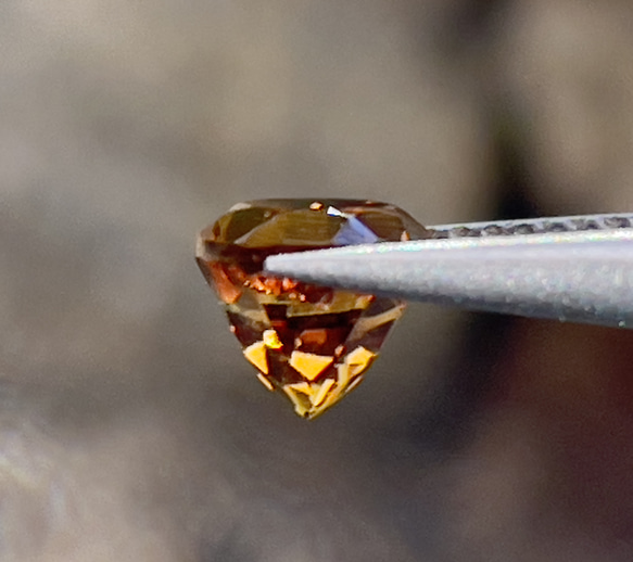 シトリン ゴールド ミックス ブラウン カラーの美しいシトリン ルース 1.60 カラット オーバル カット 天然宝石 