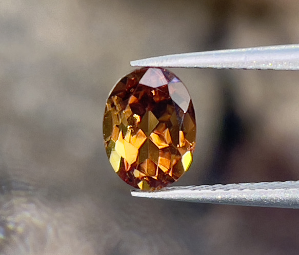シトリン ゴールド ミックス ブラウン カラーの美しいシトリン ルース 1.60 カラット オーバル カット 天然宝石 