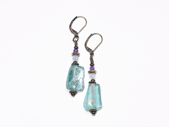 蘇打藍鍍銀羅馬玻璃、海藍寶石和紫水晶耳環 第7張的照片