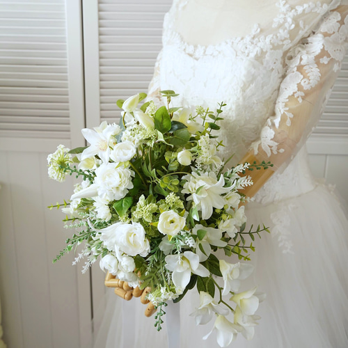 白いお花とグリーンのナチュラルブーケ ウェディングブーケ ブーケ