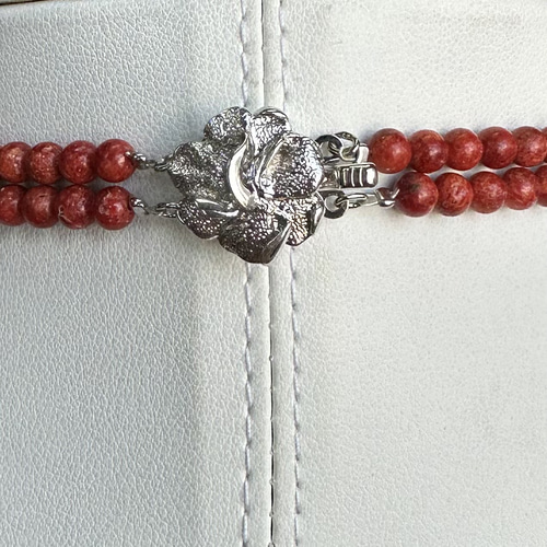 イソバナサンゴのオリジナルネックレス 特別な日の装いに 華やか 上品