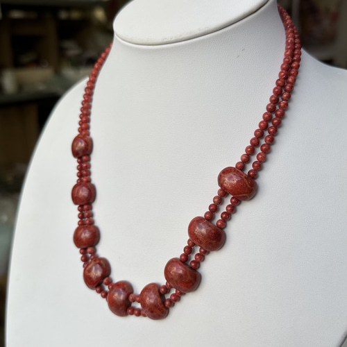 イソバナサンゴのオリジナルネックレス 特別な日の装いに 華やか