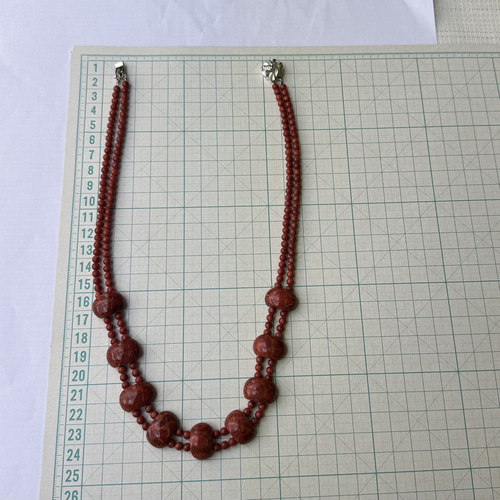 イソバナサンゴのオリジナルネックレス 特別な日の装いに 華やか