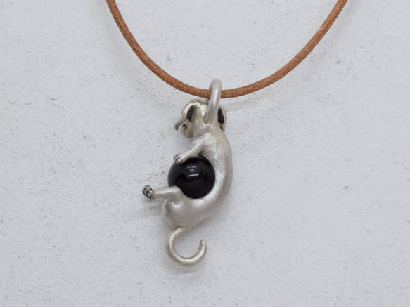 犬アクセサリー　ダックスフンド玉ペンダント　モリオン(黒水晶)　革紐ネックレス付き 3枚目の画像