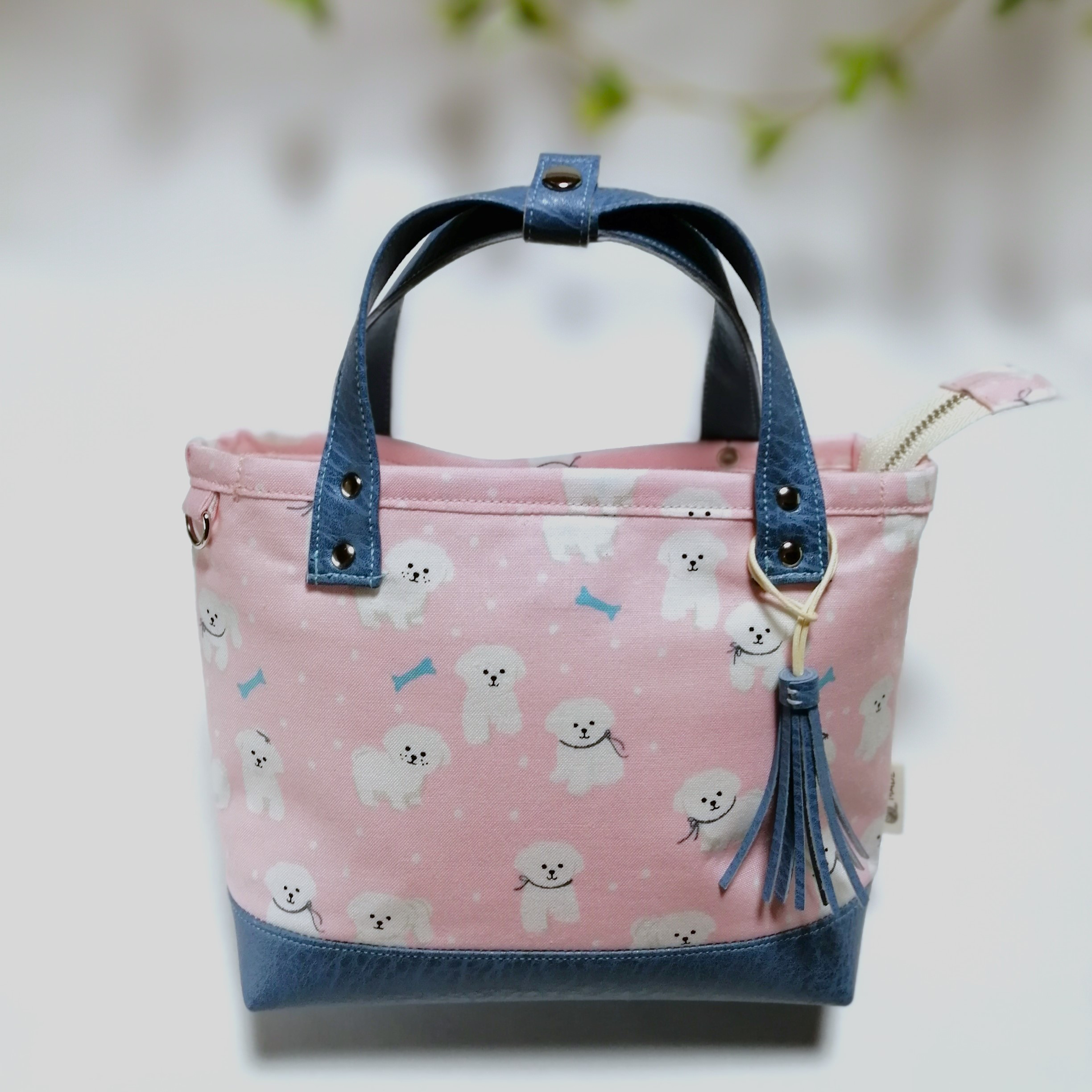 ポケットいっぱい◇スマホも入る★小さめトート★わんこ柄×青