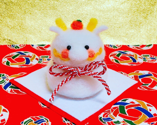 2024年干支のお正月飾り辰の鏡餅(白)羊毛フェルト 羊毛フェルト