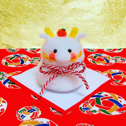 2024年干支のお正月飾り辰の鏡餅(白)羊毛フェルト 羊毛フェルト