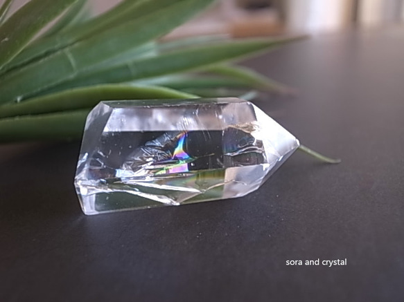 レインボークリスタル　アイリスクォーツ　ブラジル産　30ｇ　水晶　ポイント　　 1枚目の画像