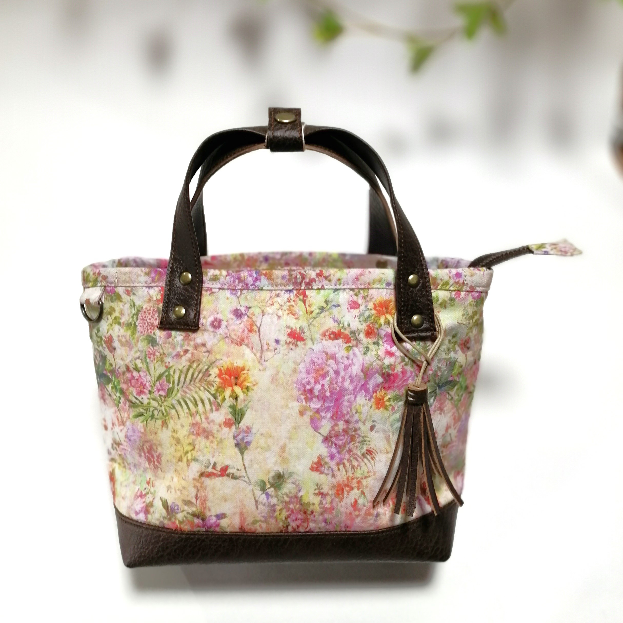 ポケットいっぱい◇スマホも入る★小さめトート★夢の花園×茶