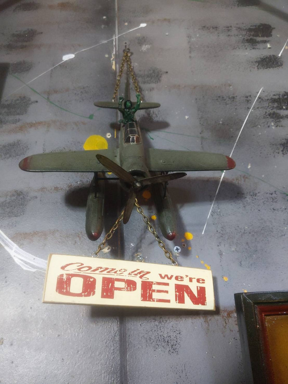 プロペラ機 水上飛行機 模型  OPEN&CLOSED 看板  ハンギングボード  #サインボード  #店舗什器 3枚目の画像