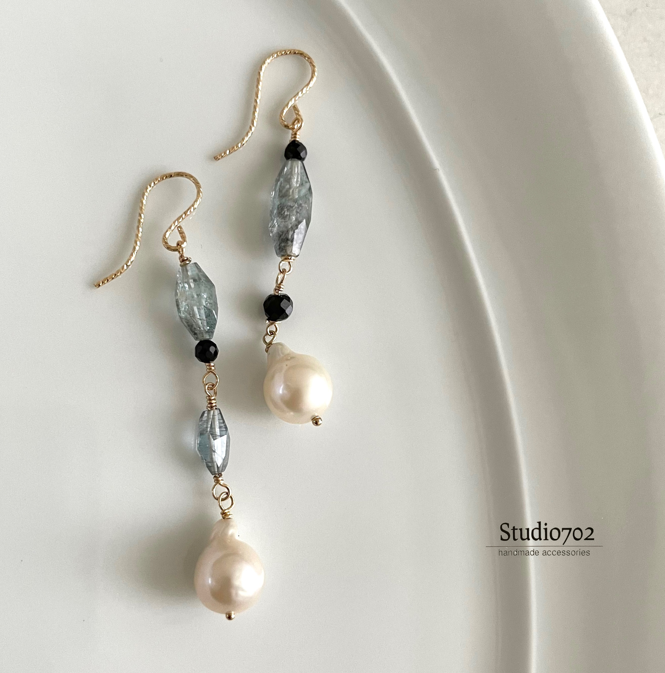 14kgf淡水パール・モスアクアマリン・ブラックスピネルアシンメトリーピアス