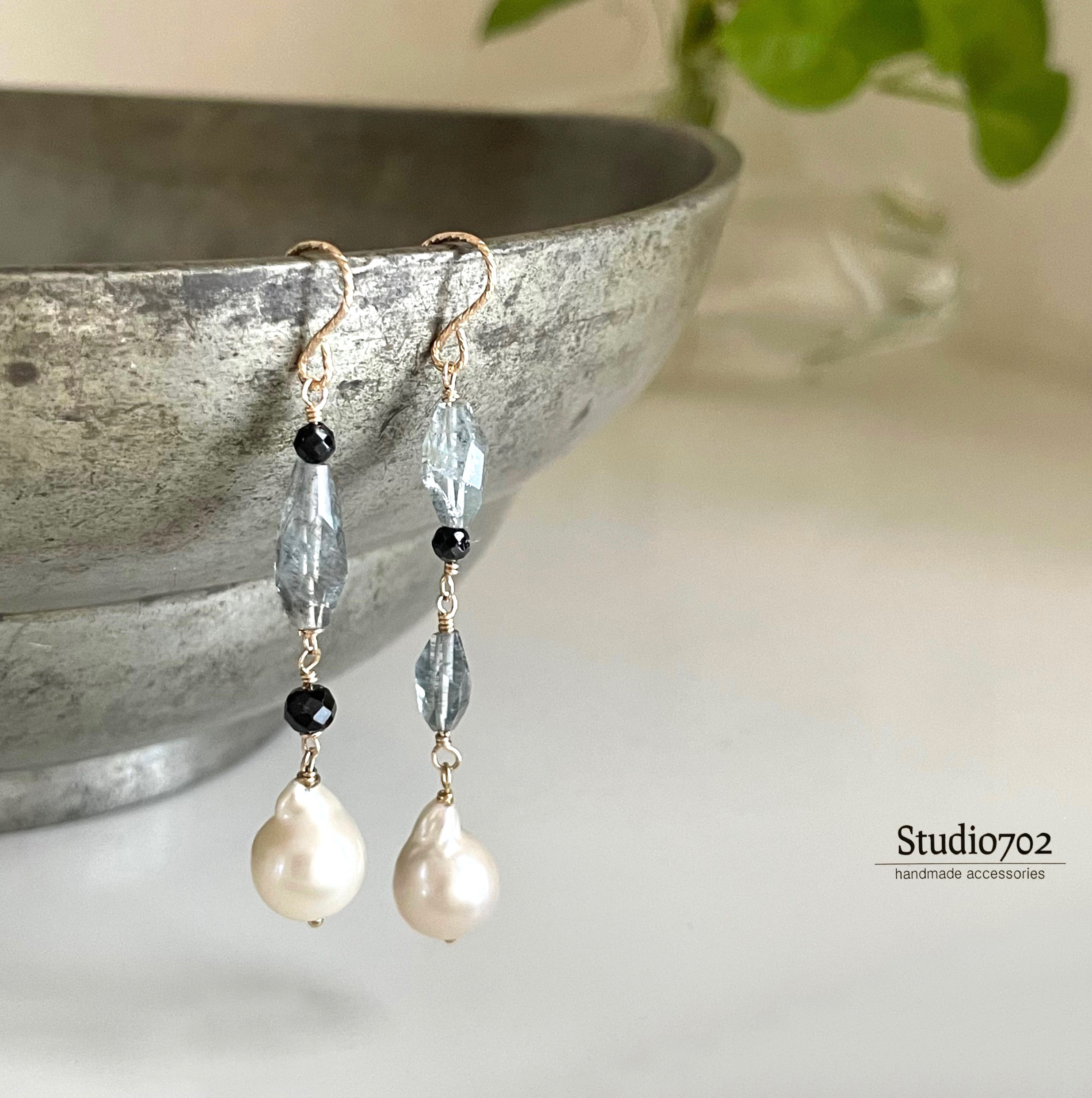 14kgf淡水パール・モスアクアマリン・ブラックスピネルアシンメトリーピアス