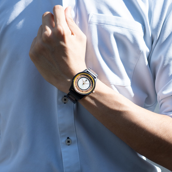 【木製腕時計】EINBAND Anmut マザーオブパール × エボニー＆クルミ 木の時計 ウッド【40mm】 8枚目の画像