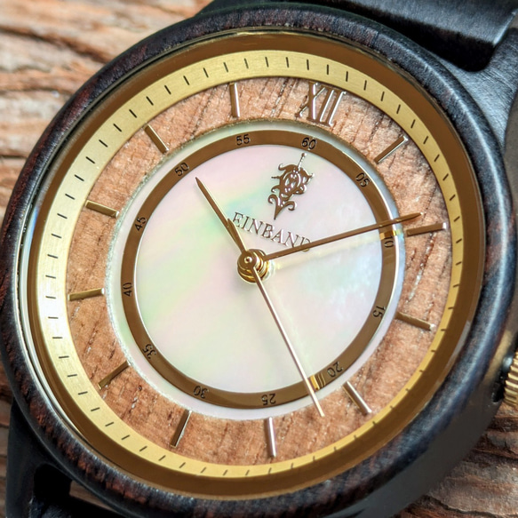 【木製腕時計】EINBAND Anmut マザーオブパール × エボニー＆クルミ 木の時計 ウッド【32mm】 3枚目の画像