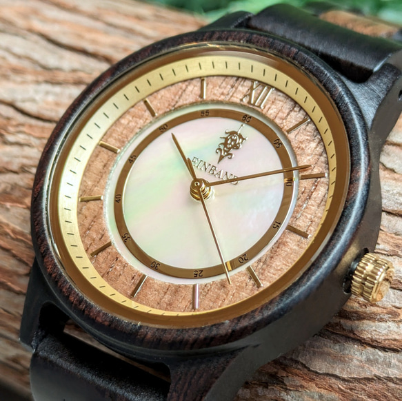 【木製腕時計】EINBAND Anmut マザーオブパール × エボニー＆クルミ 木の時計 ウッド【32mm】 2枚目の画像