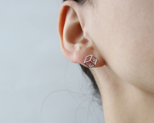 silver925】小さい立体スクエアのピアス＊シルバーカラー ピアス