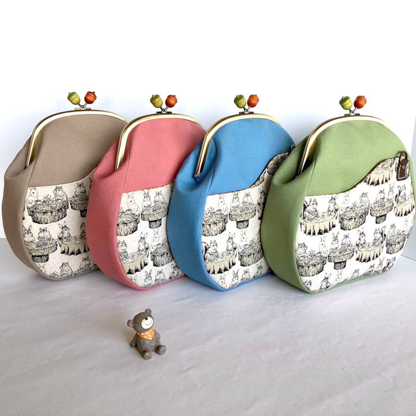 受注製作】がま口ショルダーバッグ＊うさぎとりすのお茶会柄＊ベージュ  