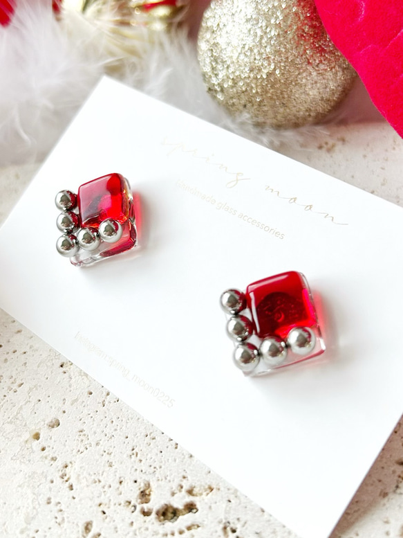 square glass metal earrings〜red arrow〜 2枚目の画像