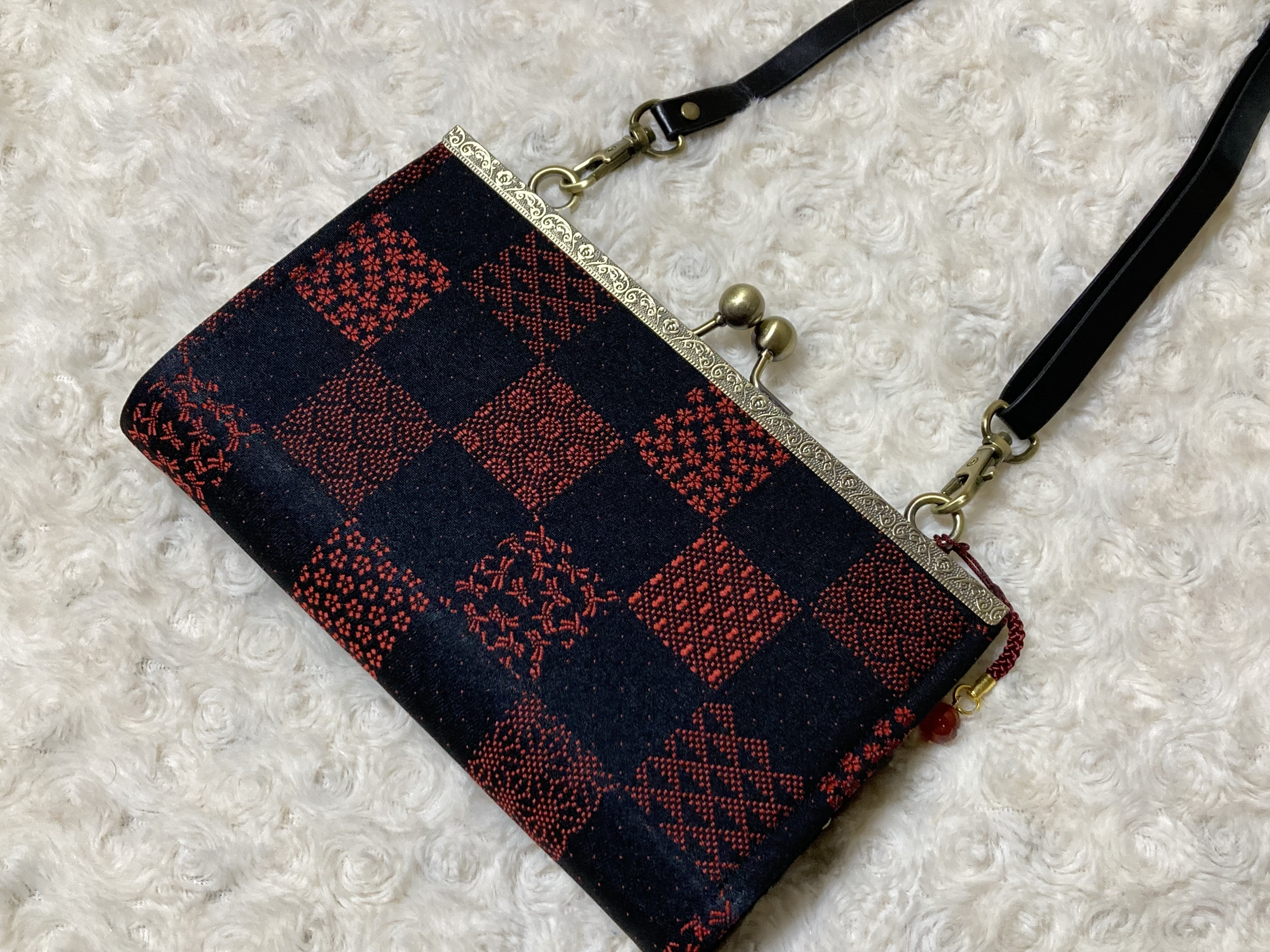 金襴長財布ショルダー　赤黒市松模様 5,200円