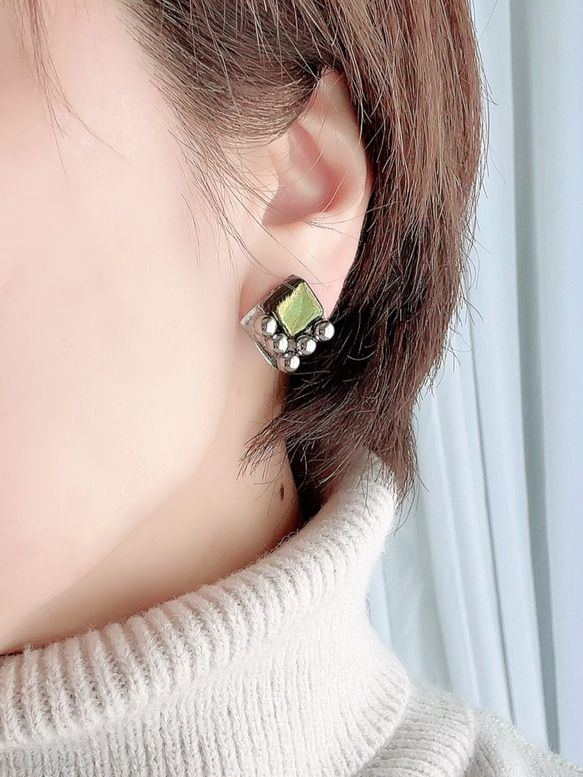 square glass metal earrings〜black arrow〜 6枚目の画像