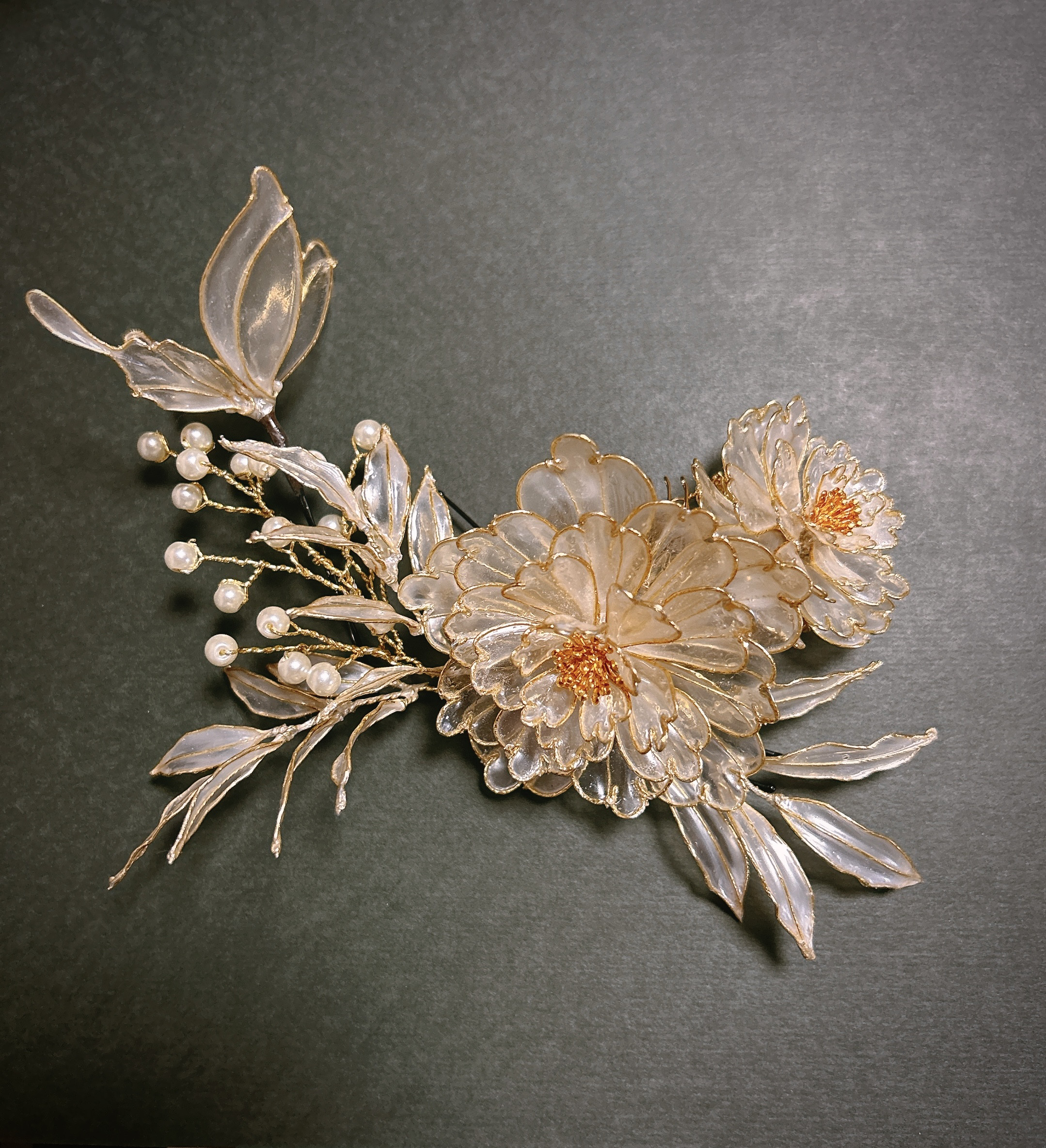 山茶花と白南天と蝶々　アメリカンフラワー