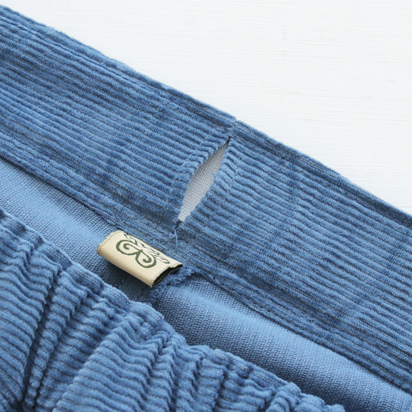 時尚錐形褲，打造簡潔外觀 燈芯絨，帶全鬆緊帶環（藍灰色） PT16。 第13張的照片