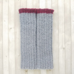 あったかウールの手編みレッグウォーマー(グレー+えんじ色)普通タイプ『Creema限定』 1枚目の画像