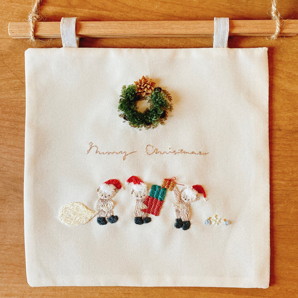 クリスマス手刺繍タペストリー『サンタクロースのお手伝い小人』おしゃれインテリア 8枚目の画像