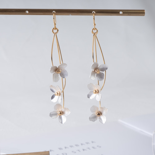K14gf ゆれるプレシャスゴールドフラワー 大ぶりピアス(イヤリング変更
