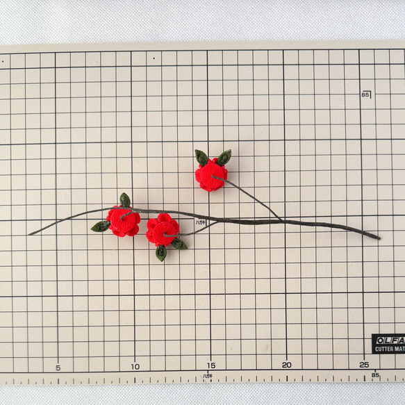 【つまみ細工】赤い椿の小枝 8枚目の画像
