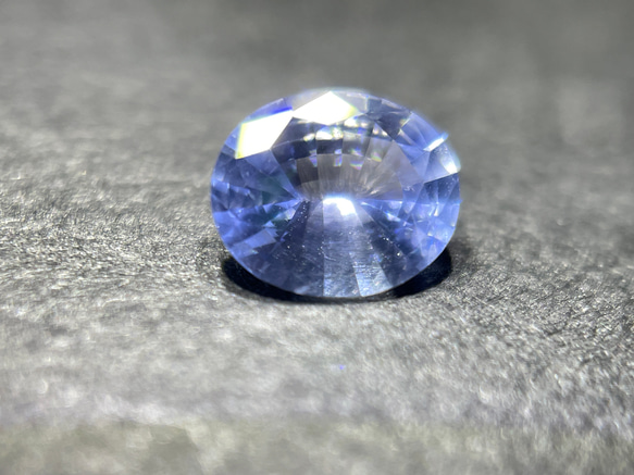 サファイア 美しいライトブルー サファイア ルース 0.61 カラット オーバル カット 天然宝石 非加熱 スリランカ原 10枚目の画像
