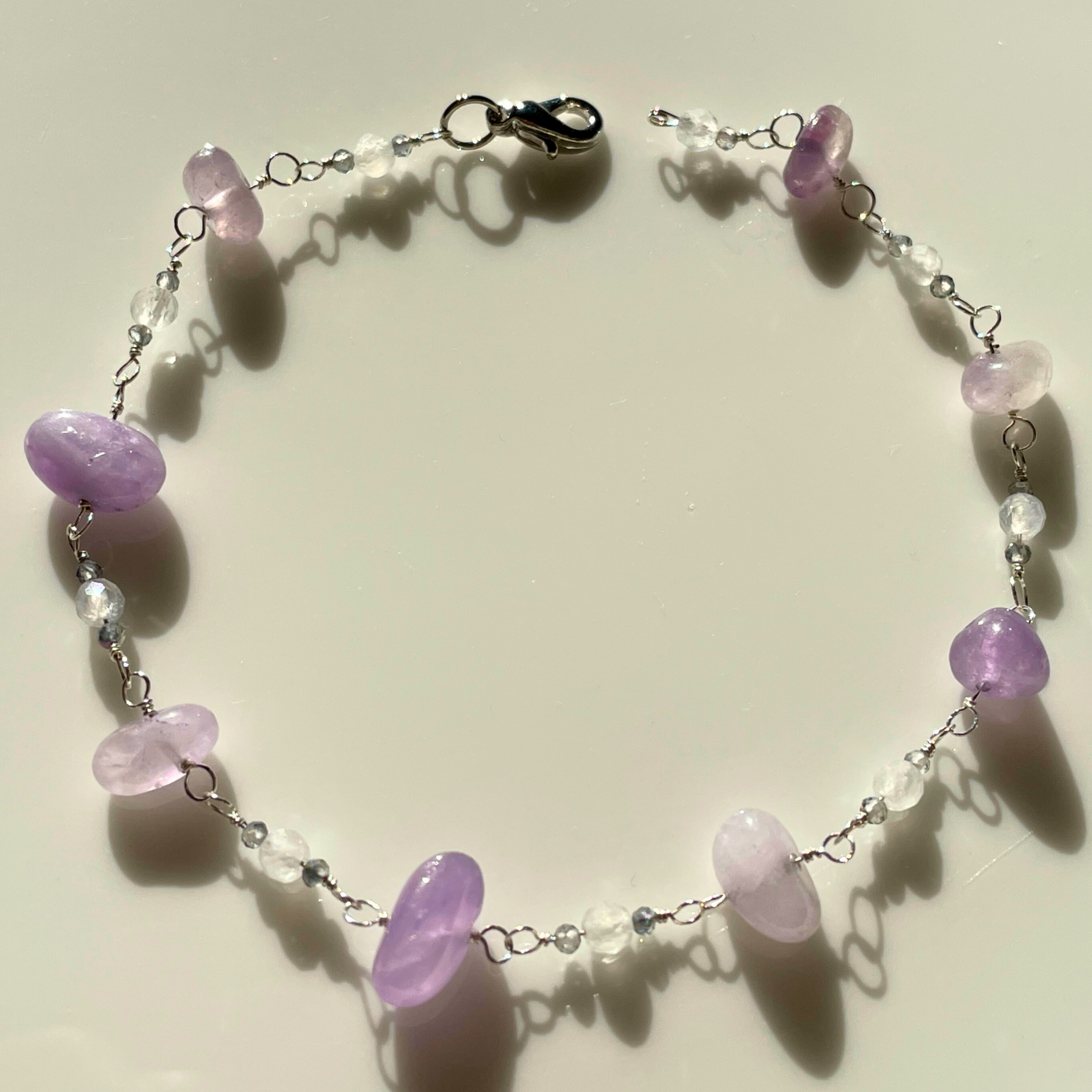 ◆シルバー925◆ラベンダーアメジスト　レインボームーンストーン　ブレスレット　天然石　さざれ　神秘的　バランスを整える