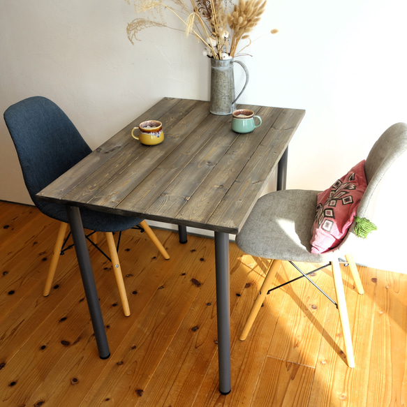 シンプルなダイニングテーブル《幅90ｘ奥行62cm》GRIS【無垢材・2人用】 4枚目の画像