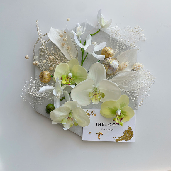 胡蝶蘭 ♡ 髪飾り 金箔　水引き イヤーカフ　造花　白無垢　成人式　ウェディング　ヘッドパーツ　ヘッドドレス　 1枚目の画像
