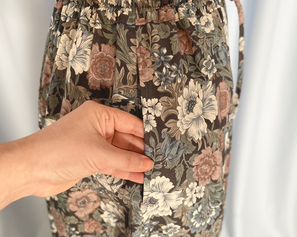 【受注製作】クラシカルな花柄 ロングスカート チャコールグレー(濃グレー) 花柄スカート フレアスカート 7枚目の画像