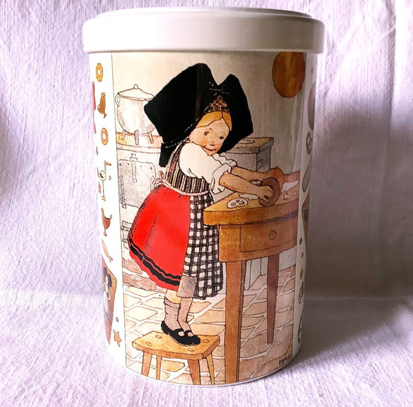 France vintage アルザスの画家 Hansi まるティン缶 1枚目の画像