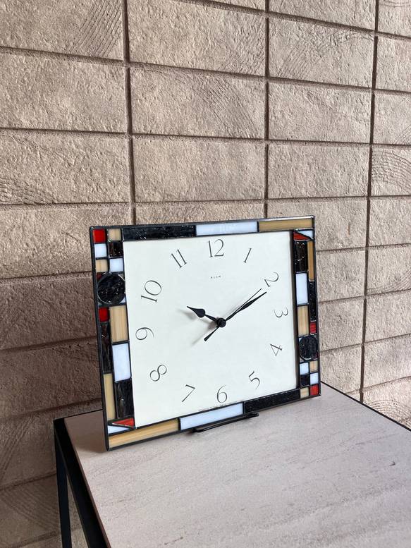 ステンドグラスの壁掛け時計 ALIM(紫)・受注制作 16枚目の画像