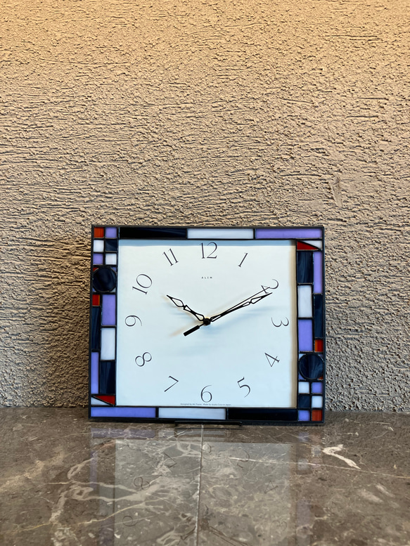ステンドグラスの壁掛け時計 ALIM(紫)・受注制作 4枚目の画像