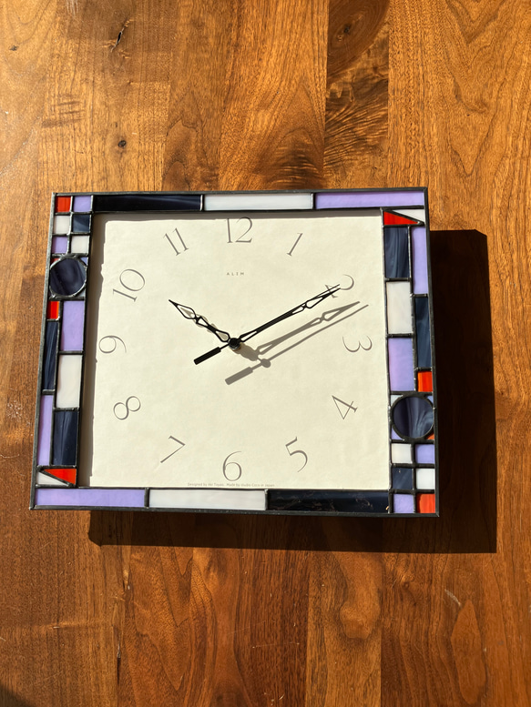 ステンドグラスの壁掛け時計 ALIM(紫)・受注制作 12枚目の画像