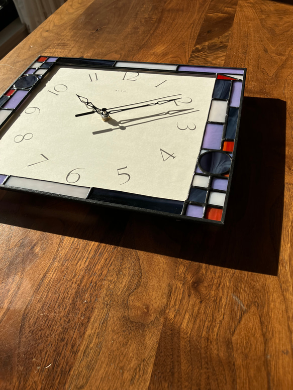 ステンドグラスの壁掛け時計 ALIM(紫)・受注制作 11枚目の画像