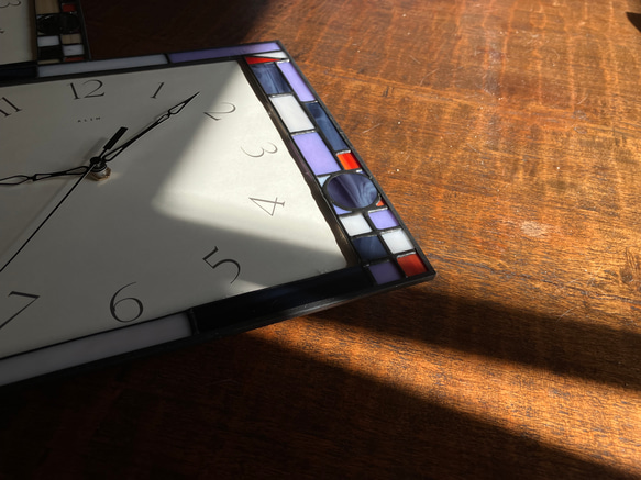 ステンドグラスの壁掛け時計 ALIM(紫)・受注制作 9枚目の画像