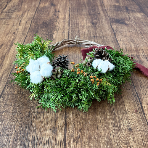フレッシュ針葉樹のクリスマスリース ハーフリース ドライフラワー