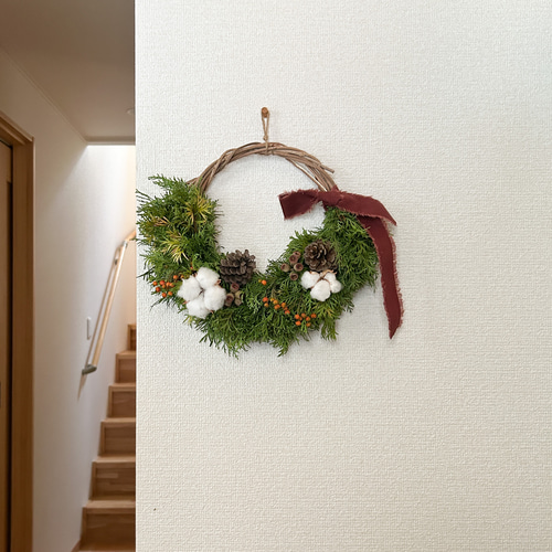 フレッシュ針葉樹のクリスマスリース ハーフリース ドライフラワー