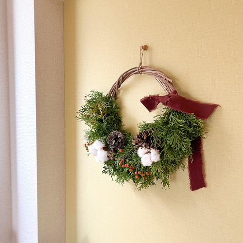 フレッシュ針葉樹のクリスマスリース ハーフリース ドライフラワー