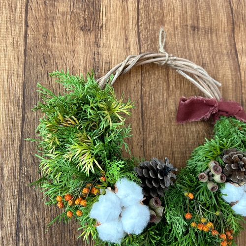 フレッシュ針葉樹のクリスマスリース ハーフリース ドライフラワー