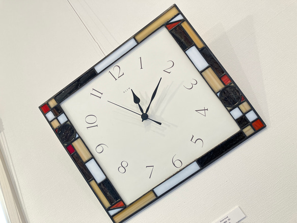 ステンドグラスの壁掛け時計 ALIM(茶)・受注制作 9枚目の画像