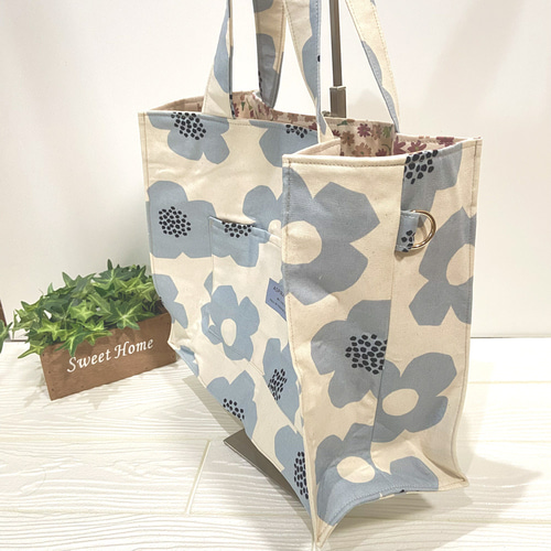 大きなお花が可愛いスクエアバッグ A4スッポリ 出し入れしやすい