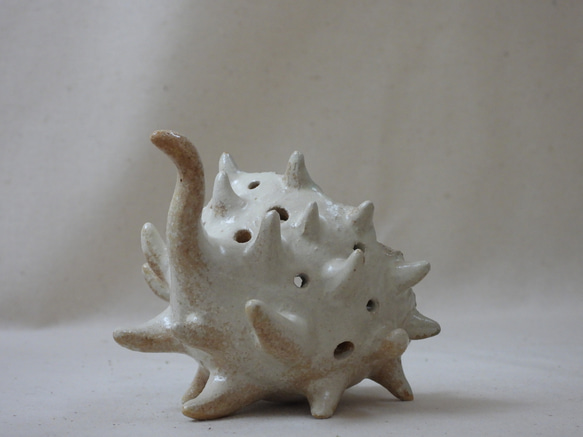 雪色陶製多用途オブジェ(ドライ苔玉付き) 4枚目の画像