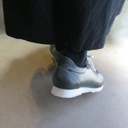 【利用原子！ ] 經典設計與高品質真皮！ EMA 運動鞋/Haraco x 灰色 第9張的照片