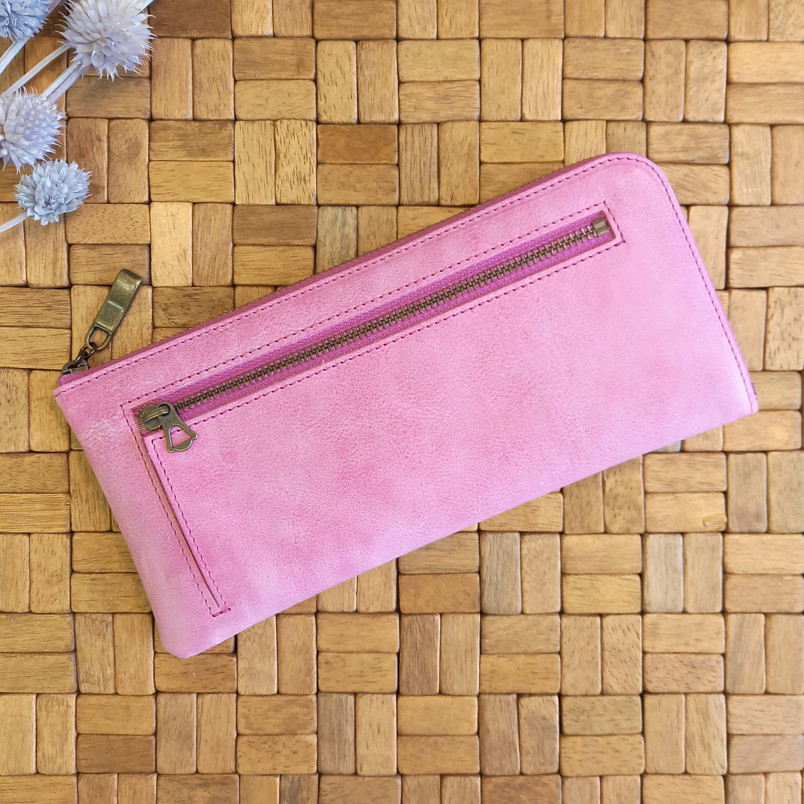 24枚もカードが入るスリム長財布(ピンク)◇牛革ホワイトワックス加工◇大容量なのに軽くて薄い！◇皮 革 レディース